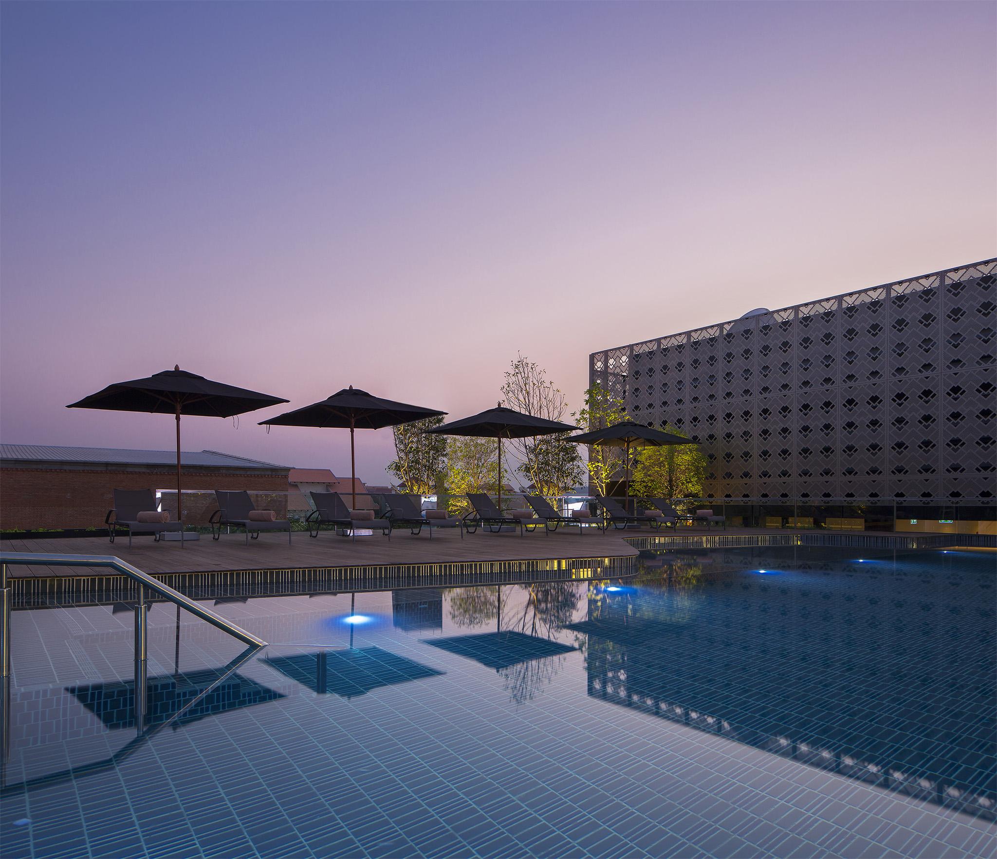 Hotel U Nimman Chiang Mai Zewnętrze zdjęcie The swimming pool at the hotel